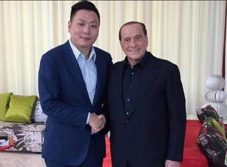 小姐娇媚的安抚